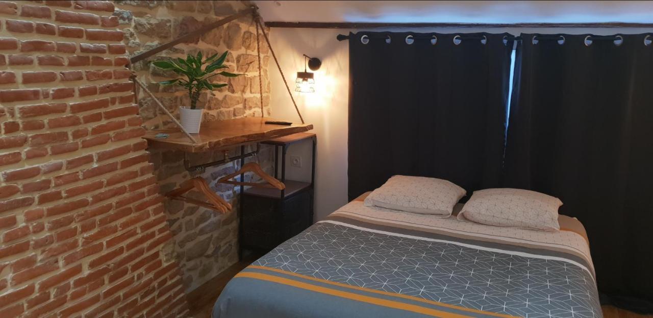 Апартаменты Atypical Flat Шарлевиль-Мезьер Экстерьер фото